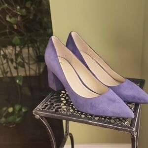 Blue/purplish Stylish Pumps with a solid walkable chunky heel.